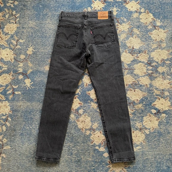 Wedgie Fit Jeans in Bite My Dust 25 - Picture 6 of 7